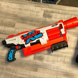 Nerf Mega Blaster - Roblox Nerf blaster & Target/Storage bag bundle